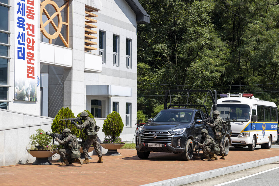 2025 을지연습 실제훈련의 일환으로 다중이용시설 대테러 대응 합동훈련 실시. 사진=칠곡군 제공