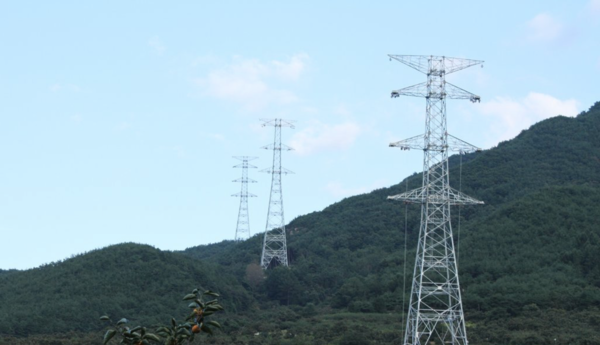 조립 완료된 밀양 765㎸ 송전탑/연합뉴스