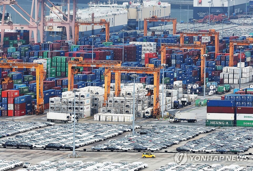 한국은행이 27일 발표한 '2025년 8월 기업경기조사 결과 및 경제심리지수(ESI)'에 따르면 8월중 전(全)산업 기업심리지수(CBSI)는 91.0으로 7월에 비해 1.0p 상승했다. /연합뉴스