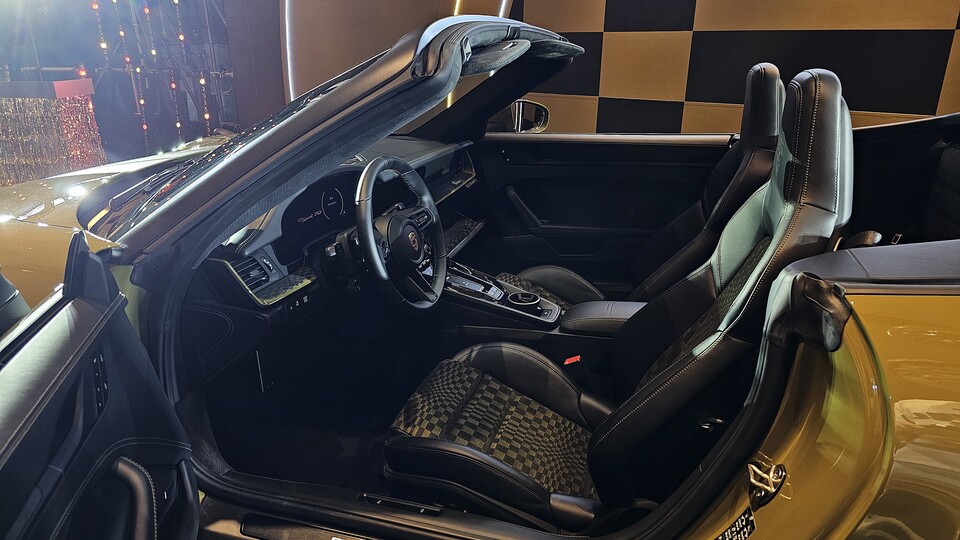 포르쉐 '신형 911 스피릿 70'의 실내./ 곽호준 기자