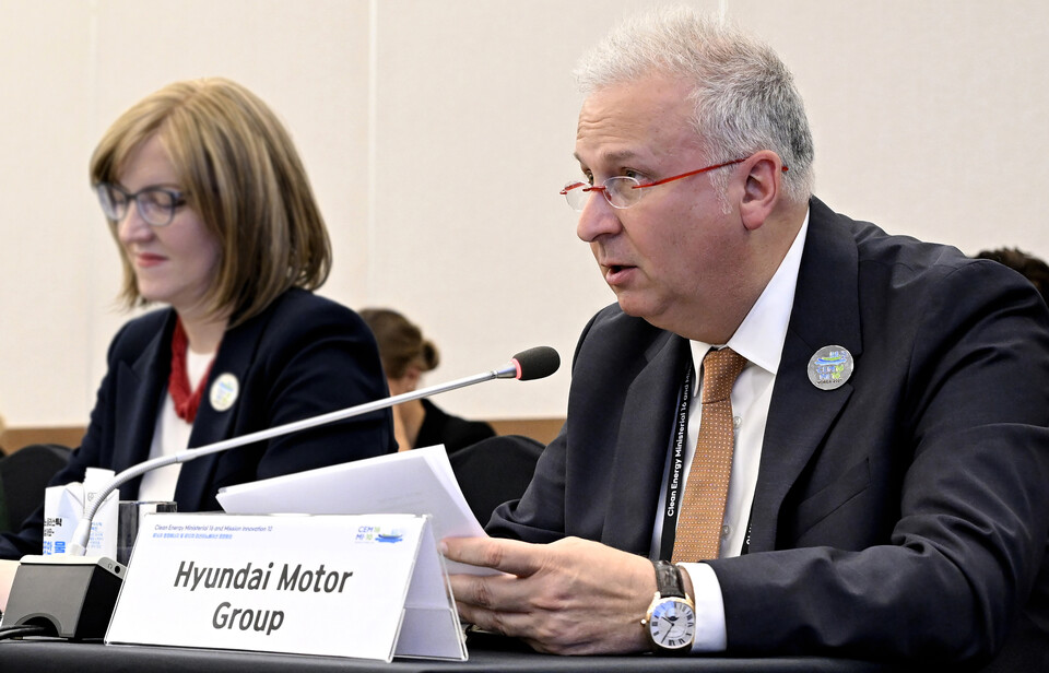 현대자동차 HMG에너지&수소사업본부 켄 라미레즈(Ken Ramirez) 부사장이 제16차 청정에너지 장관회의(CEM16) 산업탈탄소 및 에너지 효율 세션에 참석해 발언하고 있다./현대차그룹