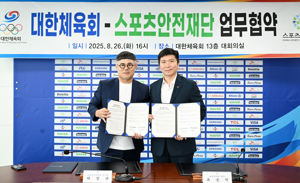 스포츠안전재단과 대한체육회의 업무협약식. 박장순 스포츠안전재단 이사장(왼쪽)과 유승민 대한체육회장 모습. /스포츠안전재단 제공