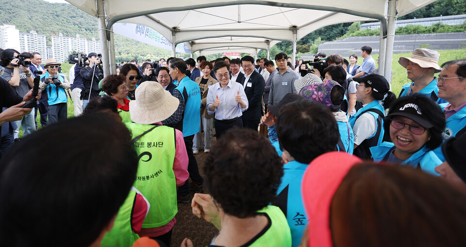 김 지사는 “공공의료원을 포함해 사람 중심의 정책 추진에 최선을 다하고 있다”며 “대통령, 중앙정부, 국회, 지방정부가 협력해 공공의료원이 신속히 착공하고 준공될 수 있도록 하겠다”고 밝혔다./ 경기도 제공