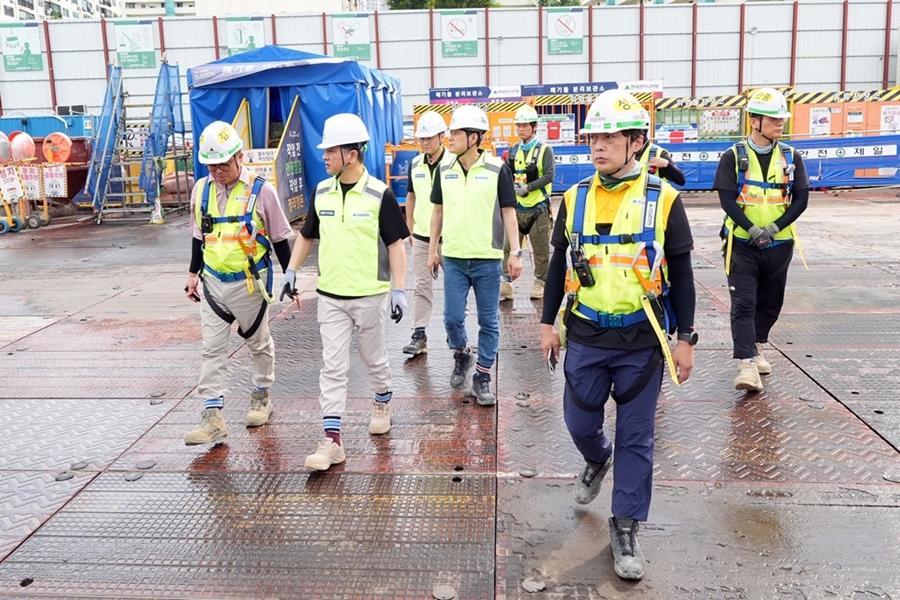 주우정 현대엔지니어링 대표이사 사장이 현장점검을 진행하는 모습. /현대엔지니어링
