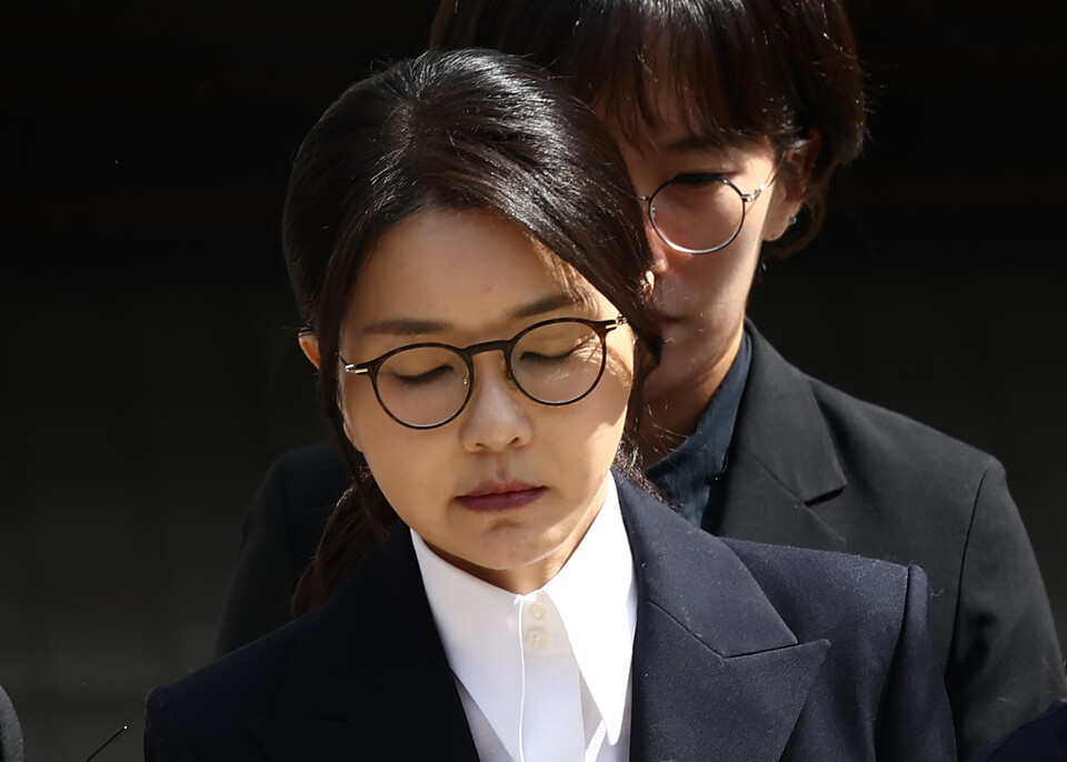 윤석열 전 대통령 부인 김건희 여사가 구속 전 피의자 심문(영장실질심사)을 마친 뒤 서울 서초구 서울중앙지법을 나서고 있다. /연합뉴스