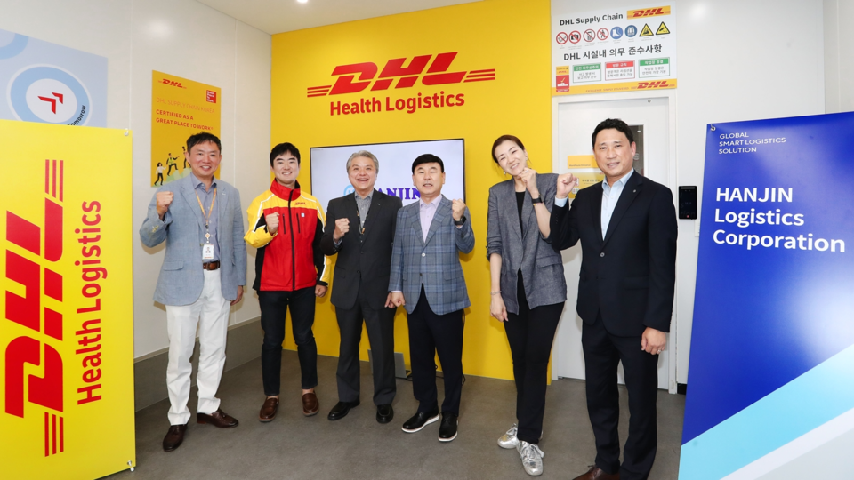 한진과 DHL서플라이체인 코리아가 지난달 29일 국내 공동 물류센터 개소식을 열었다./한진