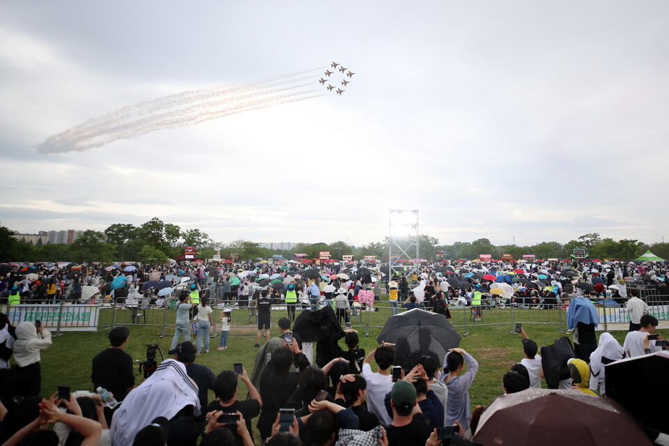2024년 '광산뮤직ON페스티벌'에서 블랙이글스가 에어쇼를 보여주고 있다. /사진=광산구