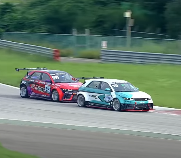 김영찬과 노동기가 치열한 공방을 펼치고 있다./현대 N페스티벌 중계 화면