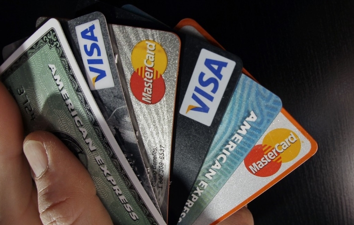 국내 모든 카드를 배송단계부터 한 번에 조회할 수 있는 '카드배송 원스톱 조회서비스'가 시작된다. / 연합뉴스