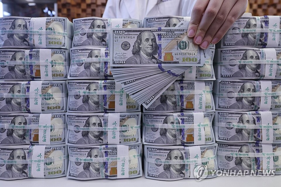 한국은행이 3일 발표한 '2025년 8월말 외환보유액'에 따르면 8월말 우리나라의 외환보유액은 4162억9000만달러 7월말 대비 49억5000만달러 증가했다. /연합뉴스