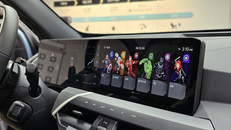 더 기아 EV5에서 선보인 '디즈니 협업 인포테인먼트 테마'의 모습./ 곽호준 기자