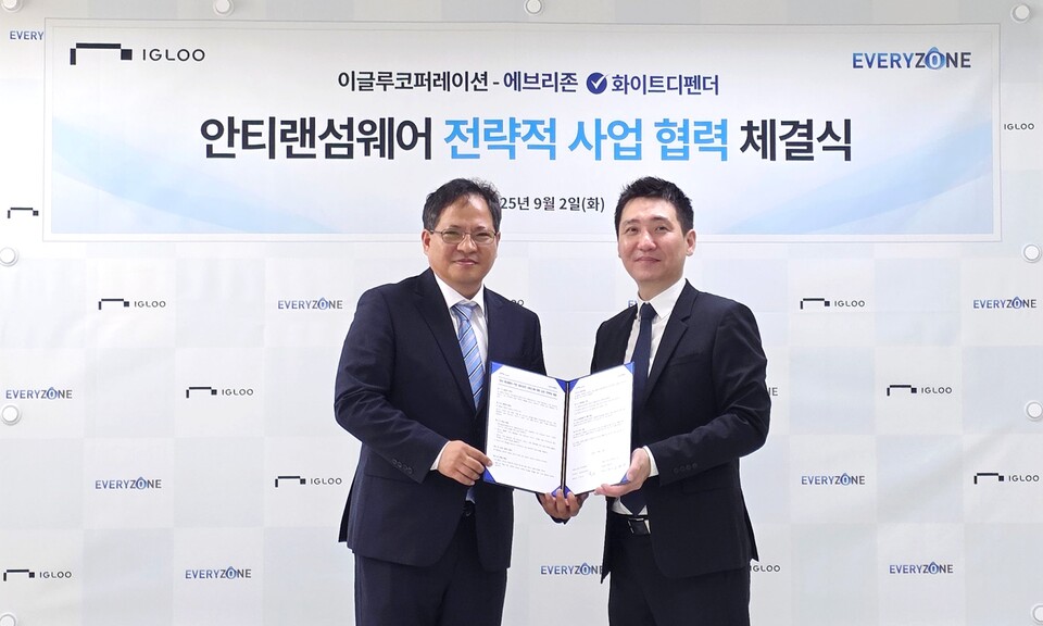 이시종 이글루코퍼레이션 전무(왼쪽)와 홍승균 에브리존 대표./이글루코퍼레이션