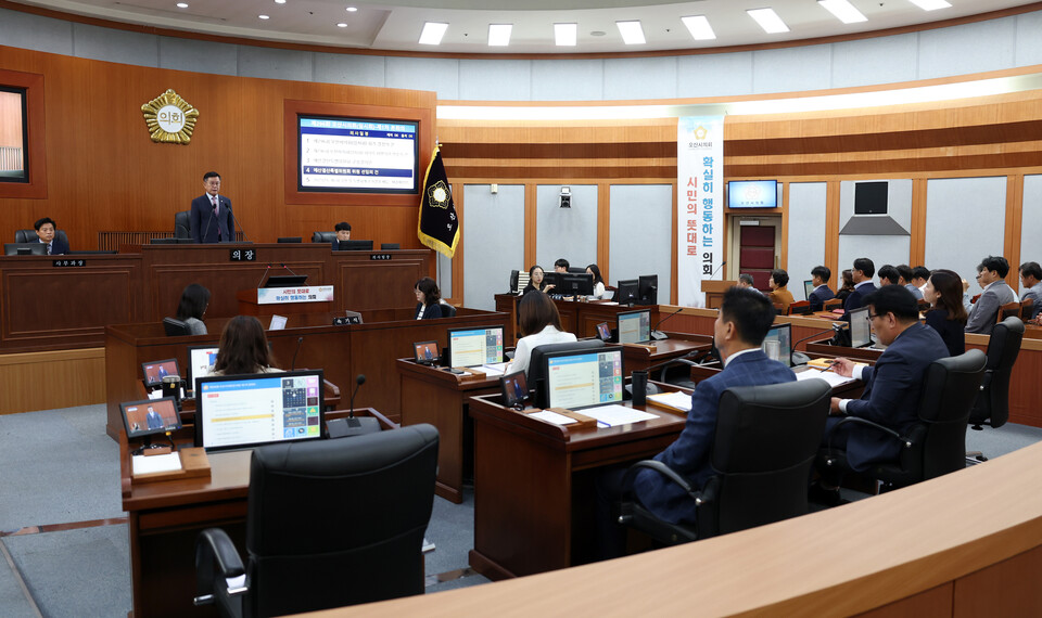 첫날 본회의에서는 개회식을 시작으로 예산결산특별위원회와 조례심사특별위원회를 구성하고 위원 선임 절차를 진행했다./ 오산시의회 제공 