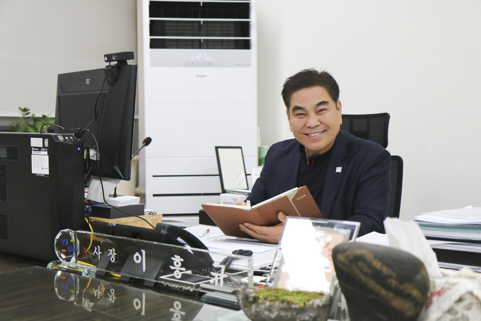 이흥규 사장은 기자와의 인터뷰에서 “매년 까다로운 경영평가 기준 속에서 성과를 낼 수 있었던 것은 작은 혁신을 꾸준히 이어온 결과”라고 강조했다./ 양주도시공사 제공