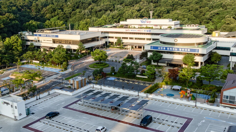 의왕시(시장 김성제)는 9월 2일 ‘2025년 규제혁신 아이디어 공모전’ 결과를 발표하고 시민 생활과 지역 경제에 실질적인 변화를 가져올 우수 제안 7건을 선정했다고 밝혔다./ 의왕시 제공