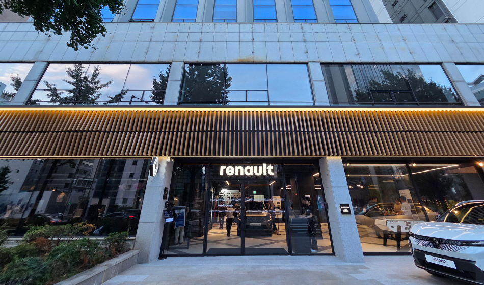 르노코리아 강남전시장의 모습./ 르노코리아