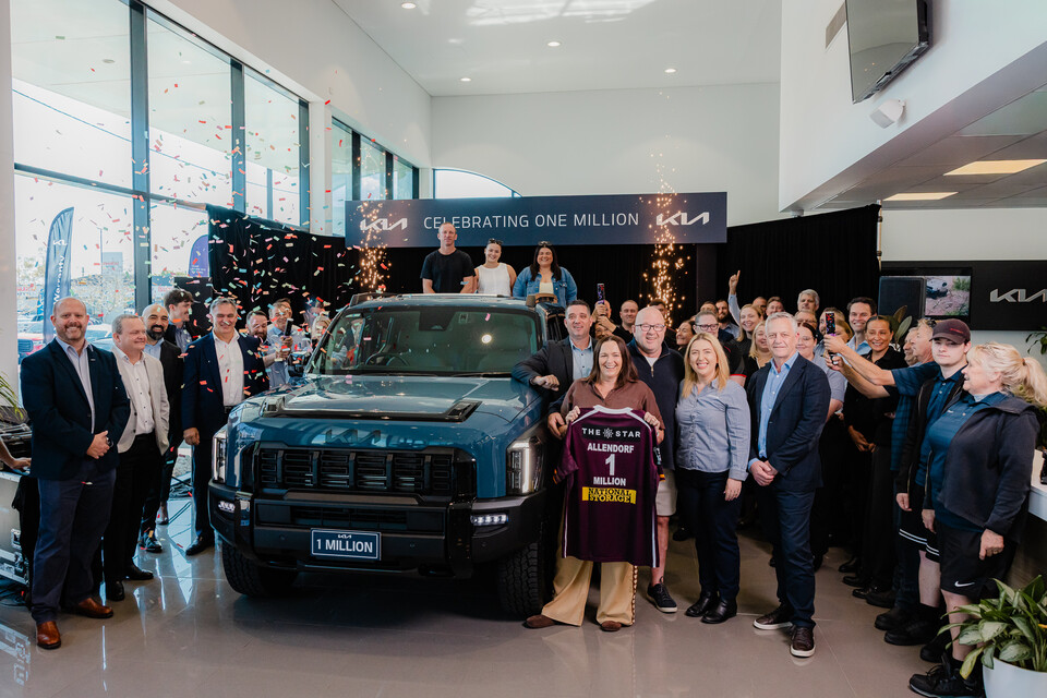 호주 북동부에 위치한 퀸즈랜드(Queensland) 모토라마 딜러사에서 진행된 100만대 판매 달성 기념식./기아