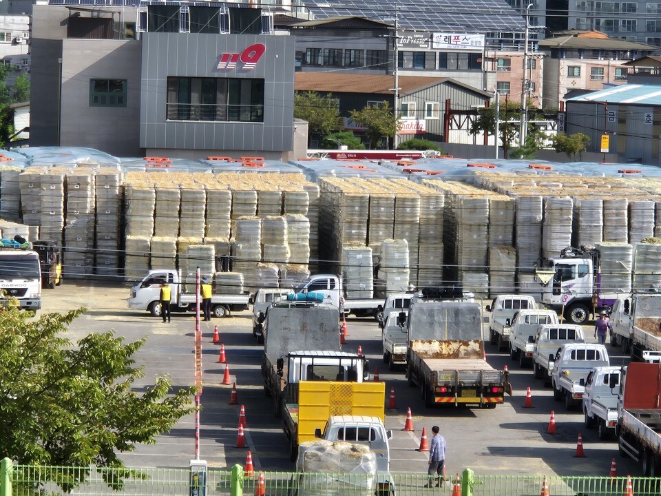 풀사료 적재 사진. 사진=문경시 제공