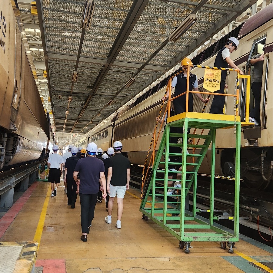광주시교육청은 2~4일 광산구 한국철도공사 호남차량정비단에서 직업계고 학생들이 참여한 가운데 현장체험 프로그램을 운영했다./사진=광주광역시교육청