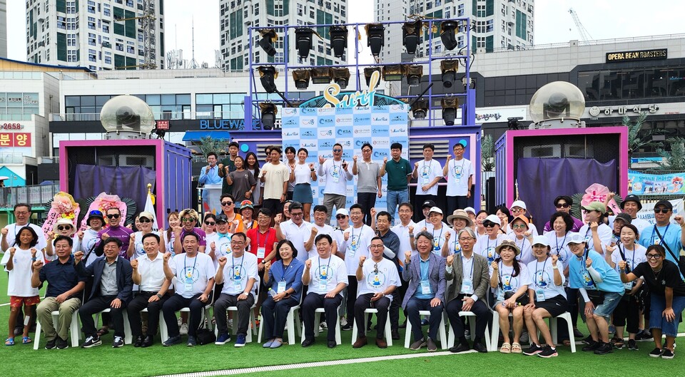 시흥시체육회가 주최하고 시흥시서핑협회가 주관한 ‘2025 제4회 시흥시장배 국제서핑대회 코리아 오픈’이 지난 8월 30일과 31일, 시흥 거북섬 웨이브파크 인공서핑장에서 성황리에 개최됐다./ 시흥시 제공