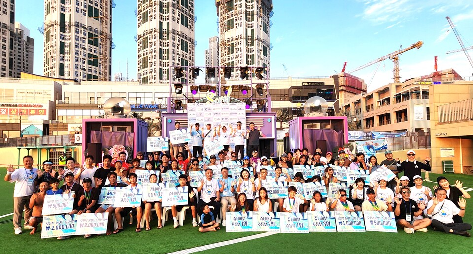 임병택 시장은 대회사에서 “전국 유일의 세계 최대 인공 풀을 갖춘 웨이브파크는 시흥의 소중한 자산”이라며 “앞으로 5년, 10년 뒤에는 보스턴 마라톤처럼 세계적 명성을 지닌 서핑대회로 발전시켜 시흥을 글로벌 해양레저 관광도시로 만들겠다”고 포부를 밝혔다./ 시흥시 제공