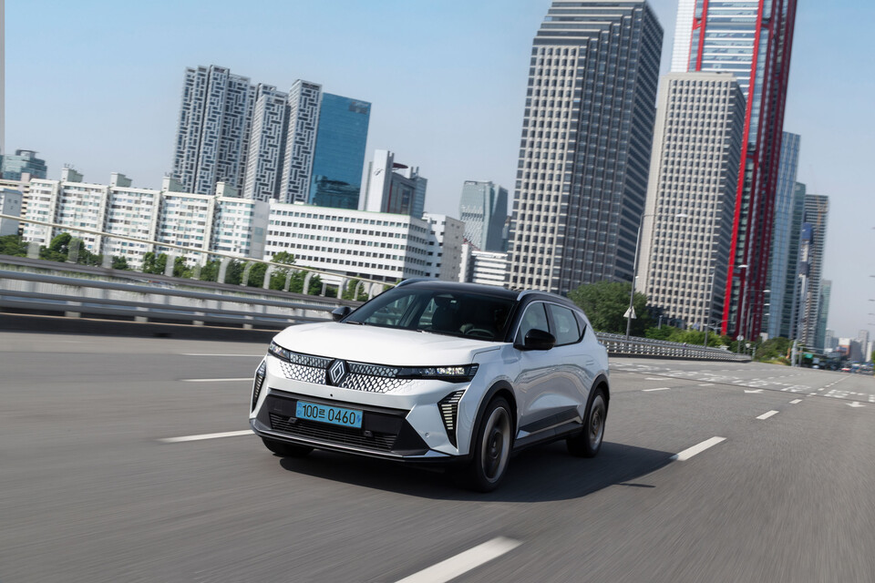 '세닉 E-Tech 100% 일렉트릭' 주행 장면./ 르노코리아