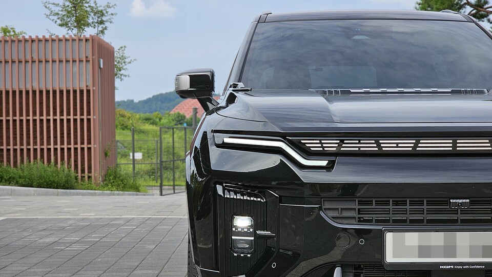 KG모빌리티 '액티언 하이브리드'의 전면./ 곽호준 기자