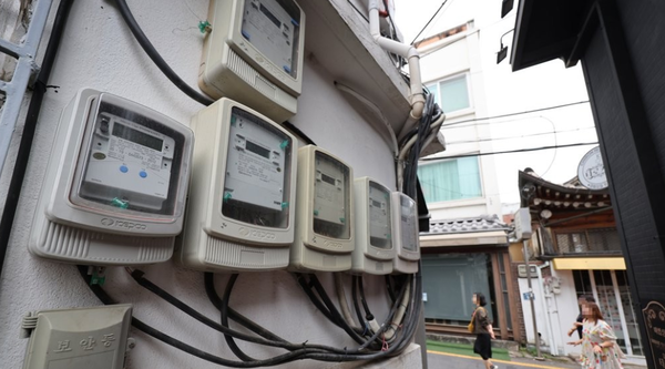 정부가 전력요금 지역별 차등제를 도입하면 수도권의 생산성과 부가가치, 고용이 하락할 것이란 분석 결과가 발표됐다. / 사진=연합뉴스