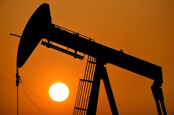 미국 에너지정보청(EIA)가 내년 유가 40달러대 진입을 경고했는데, 국내 증권가에서는 OPEC+의 증산 여력 소진과 글로벌 유동성 확대를 근거로 내년 유가 점진적 회복세를 전망했다. / 사진=연합뉴스