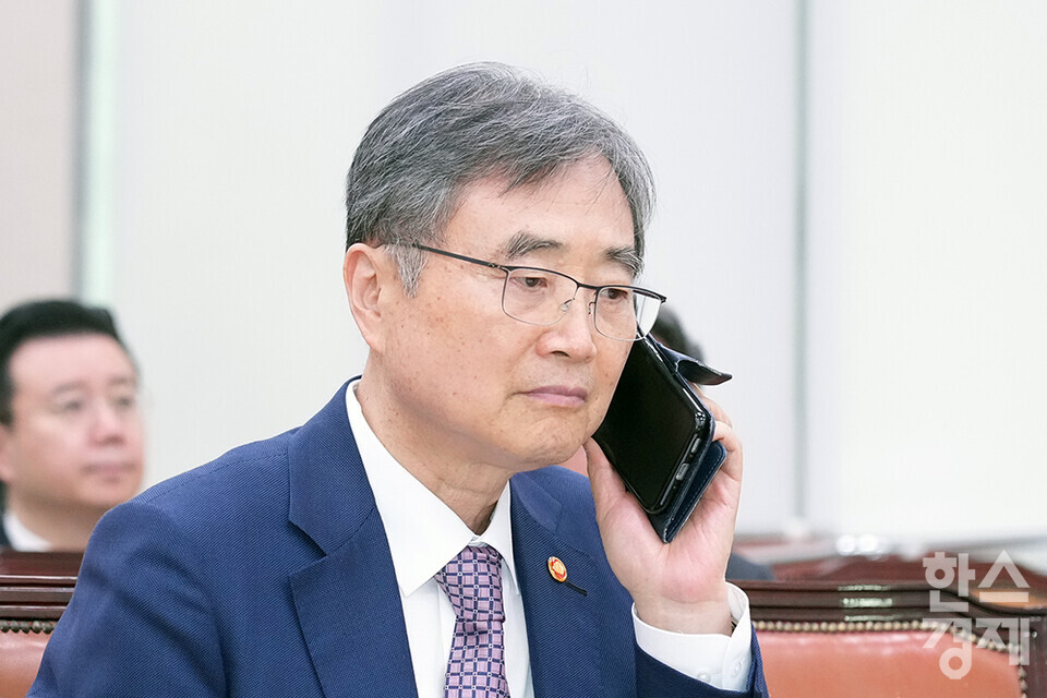 조현 외교부 장관이 8일 오후 서울 여의도 국회에서 열린 외교통일위원회 전체회의에 출석하고 있다. /최대성 기자 dpdaesung@sporbiz.co.kr 2025.09.08.