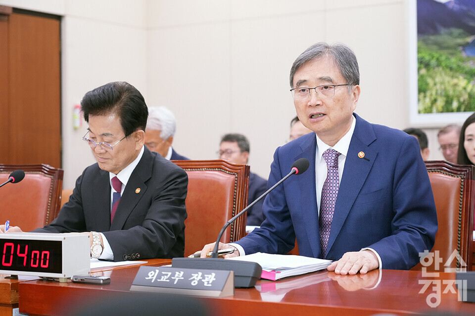 조현 외교부 장관이 8일 오후 서울 여의도 국회에서 열린 외교통일위원회 전체회의에 출석해 의원 질의에 답변하고 있다. /최대성 기자 dpdaesung@sporbiz.co.kr 2025.09.08.