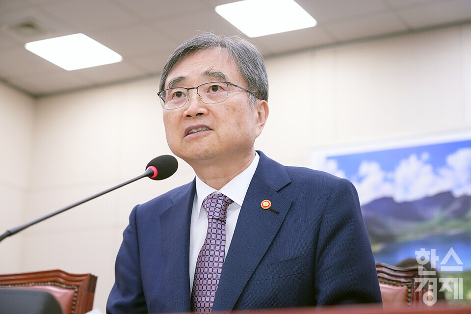 조현 외교부 장관이 8일 오후 서울 여의도 국회에서 열린 외교통일위원회 전체회의에 출석해 의원 질의에 답변하고 있다. /최대성 기자 dpdaesung@sporbiz.co.kr 2025.09.08.