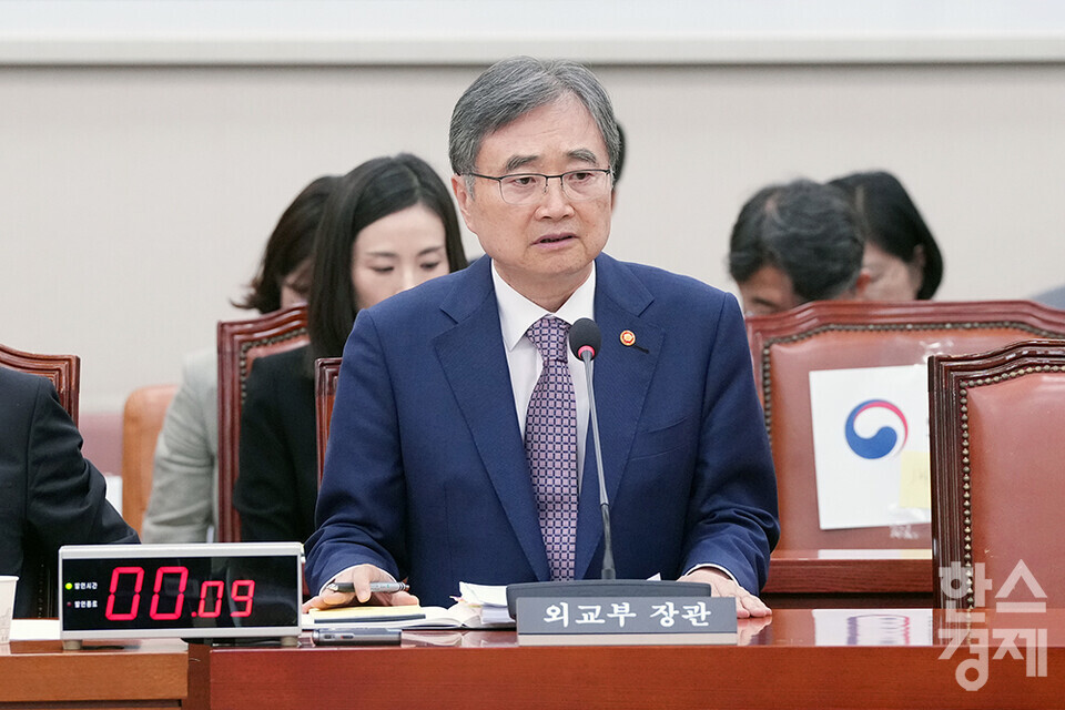 조현 외교부 장관이 8일 오후 서울 여의도 국회에서 열린 외교통일위원회 전체회의에 출석해 의원 질의에 답변하고 있다. /최대성 기자 dpdaesung@sporbiz.co.kr 2025.09.08.