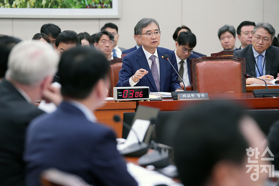 조현 외교부 장관이 8일 오후 서울 여의도 국회에서 열린 외교통일위원회 전체회의에 출석해 의원 질의에 답변하고 있다. /최대성 기자 dpdaesung@sporbiz.co.kr 2025.09.08.