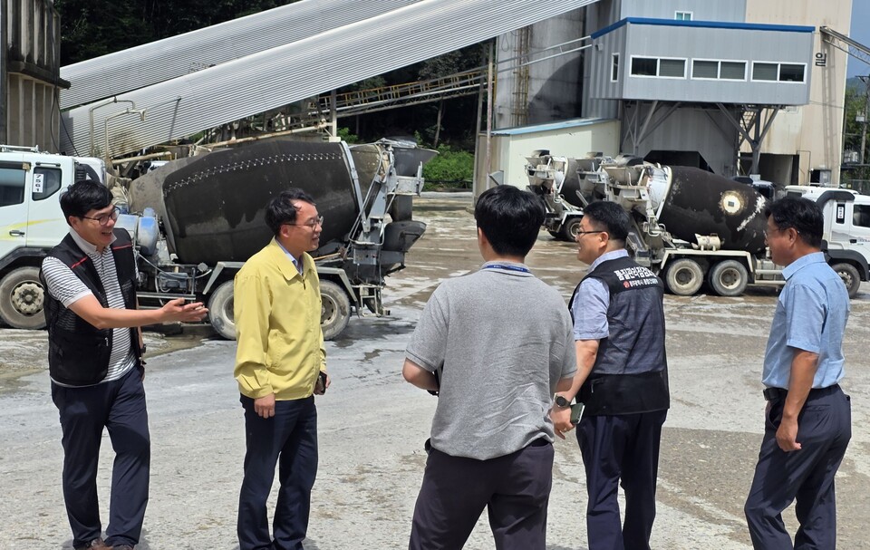광주시는 품질관리의 출발점인 원자재 생산공장 점검을 위한 기동반을 구성, 지난 8월 첫 시범 운영에 들어갔다./사진=광주광역시