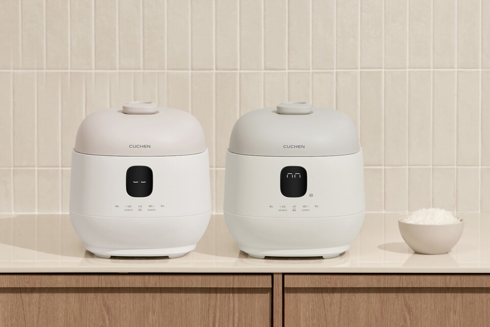 쿠첸 ‘표정 있는’ 밥솥. 왼쪽부터 네이처 화이트, 밀크셰이크 화이트./쿠첸