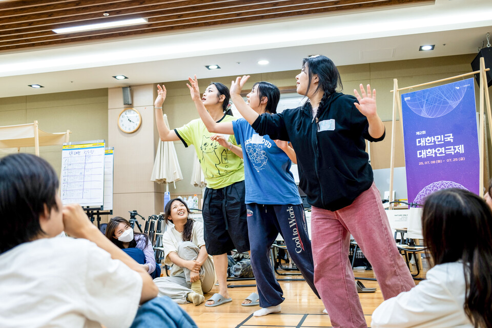 예술협동조합 씨알에이는 배우 김민재·최유라 부부가 운영하는 제주 기반 전문 문화예술단체로, 제1회 대학연극제 체류프로그램부터 멘토 역할을 맡아왔다./ 용인문화재단 제공
