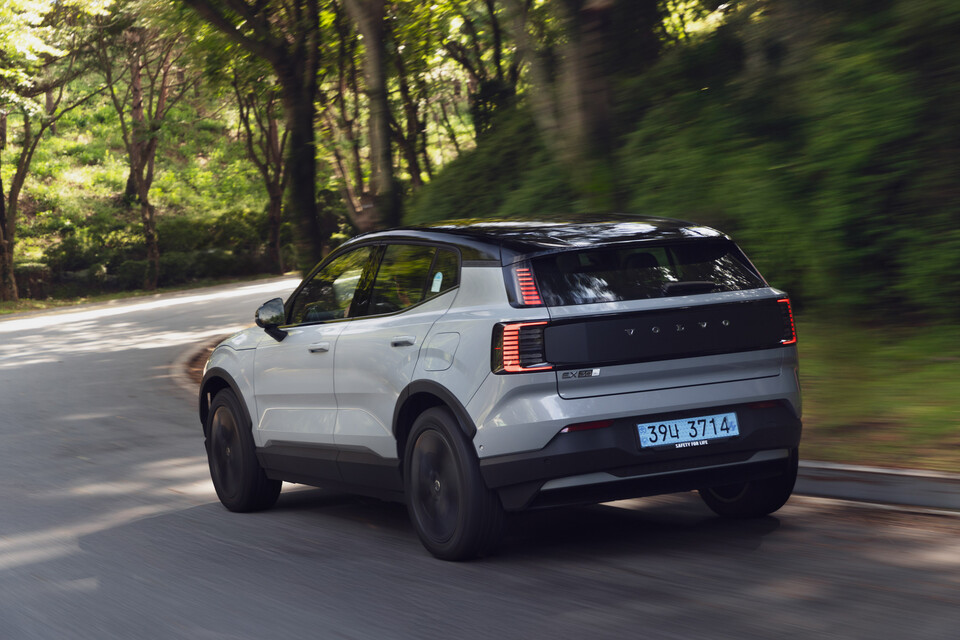 볼보 'EX30 크로스컨트리(CC)'의 주행 모습./ 볼보코리아