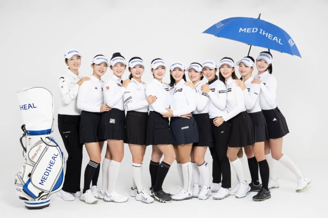 메디힐 골프단 선수들이 단체로 포즈를 취하고 있다. /메디힐 제공