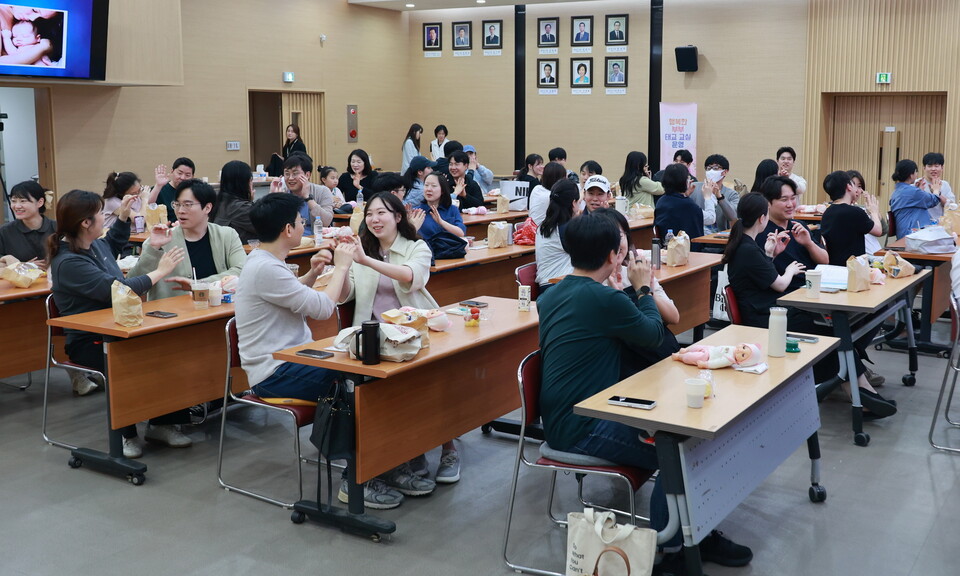 신계용 과천시장은 “이번 사업이 신혼부부의 주거 안정에 실질적 도움이 되길 바란다”며 “앞으로도 시민이 체감할 수 있는 주거복지 정책을 적극 펼쳐 나가겠다”고 말했다./ 과천시 제공