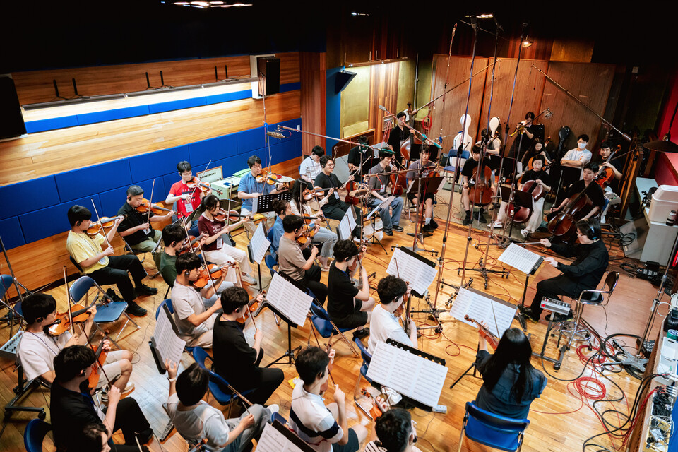 이번 녹음에는 경기리베라오케스트라 현악 단원 28명이 참여했으며, 미국에 체류 중인 박인영 감독은 화상 라이브 연결로 디렉팅을 진행했다./ 경기아트센타 제공