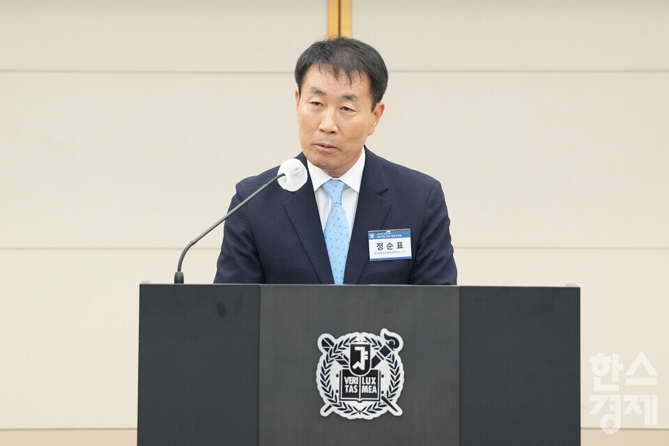 정순표 한국뉴미디어그룹 회장이 12일 오후 서울 관악구 서울대학교 호암교수회관에서 열린 제6기 지속가능 ESG 전문가과정 출범식에서 축사하고 있다. /최대성 기자 dpdaesung@sporbiz.co.kr 2025.09.12.