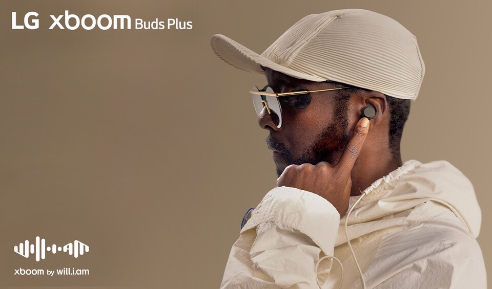 세계적인 뮤지션 윌아이엠(will.i.am)의 전문적인 사운드 튜닝이 적용된 엑스붐 버즈 플러스를 착용한 모습. / LG전자