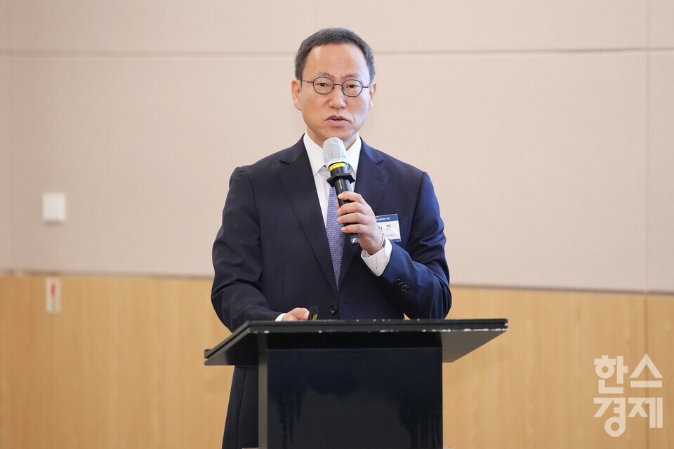 조원희 법무법인 디엘지 대표 변호사가 15일 오전 서울 여의도 FKI타워에서 열린 ‘2025 글로벌 블록체인 포럼’에 참석해 '스테이블코인과 법률 제개정 현황'을 주제로 강연하고 있다. /최대성 기자 dpdaesung@sporbiz.co.kr 2025.09.15.