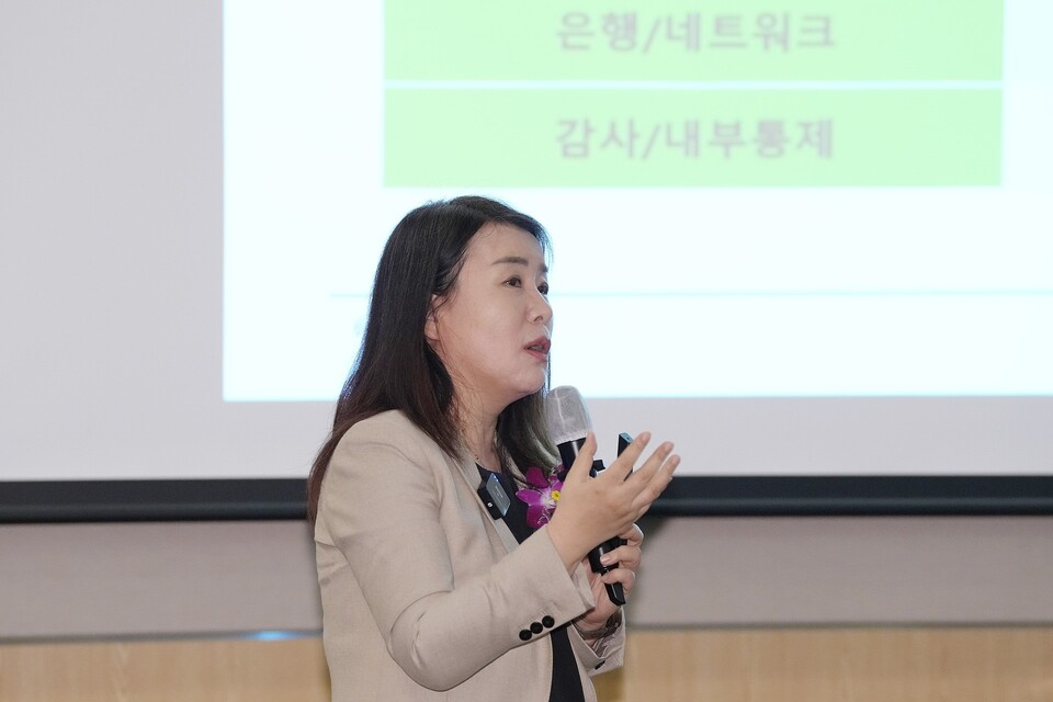 안유화 중국증권행정연구원장이 15일  서울 여의도 FKI타워에서 개최된 ‘2025 글로벌 블록체인 포럼’에 네 번째 발제자로 참석해  주제 강연하고있다./한스경제