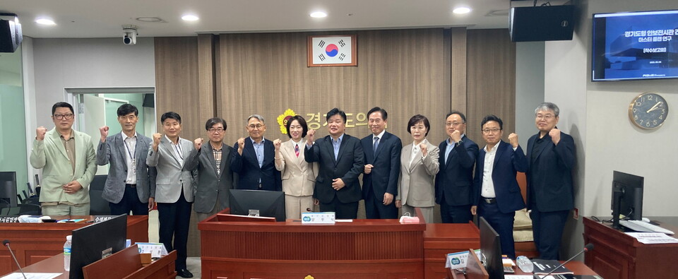 양우식 위원장은 “이번 추경은 민생 회복을 위한 소중한 예산인 만큼 남은 기간 집행부가 적시에 효율적으로 집행해 달라”며 “행정사무감사와 내년도 예산 심사가 차질 없이 진행되도록 자료 제출에도 성실히 임해 달라”고 당부했다./ 경기도의회 제공