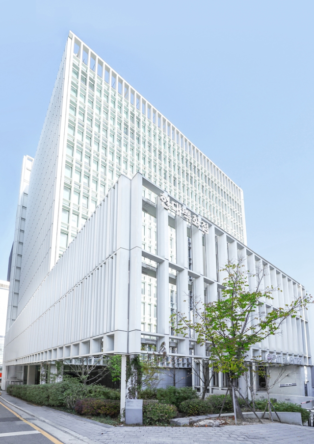 현대백화점 본사 사옥 전경 / 현대백화점그룹 제공 