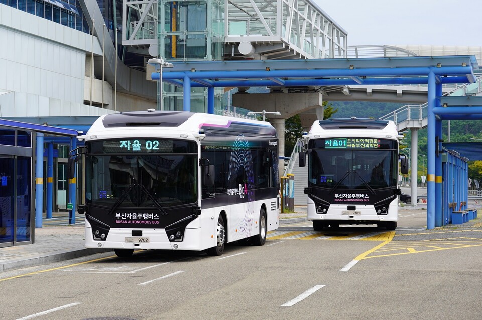 라이드플럭스가 부산 오시리아 관광단지에서 자율주행 대중교통버스 서비스를 시작한다고 밝혔다./라이드플럭스