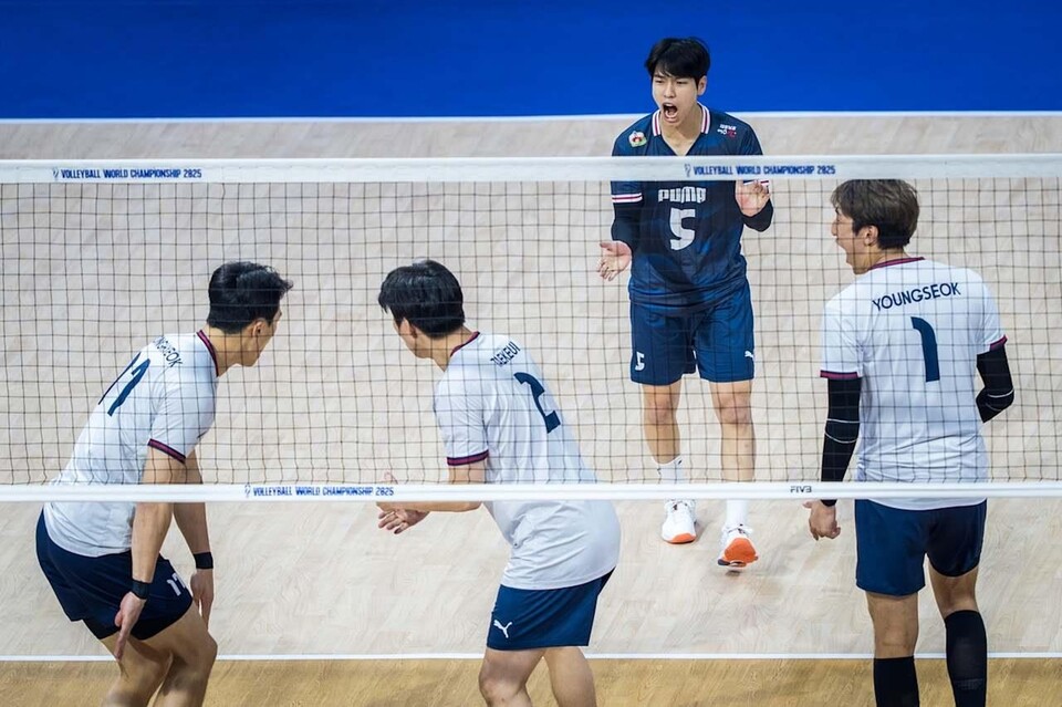 한국 남자 배구 대표팀이 16일 필리핀 케손시티에서 열린 대회  2025 국제배구연맹(FIVB) 세계선수권대회 C조 조별리그 2차전에서 아르헨티나에 세트 스코어 1-3(22-25 25-23 21-25 18-25)으로 패했다.