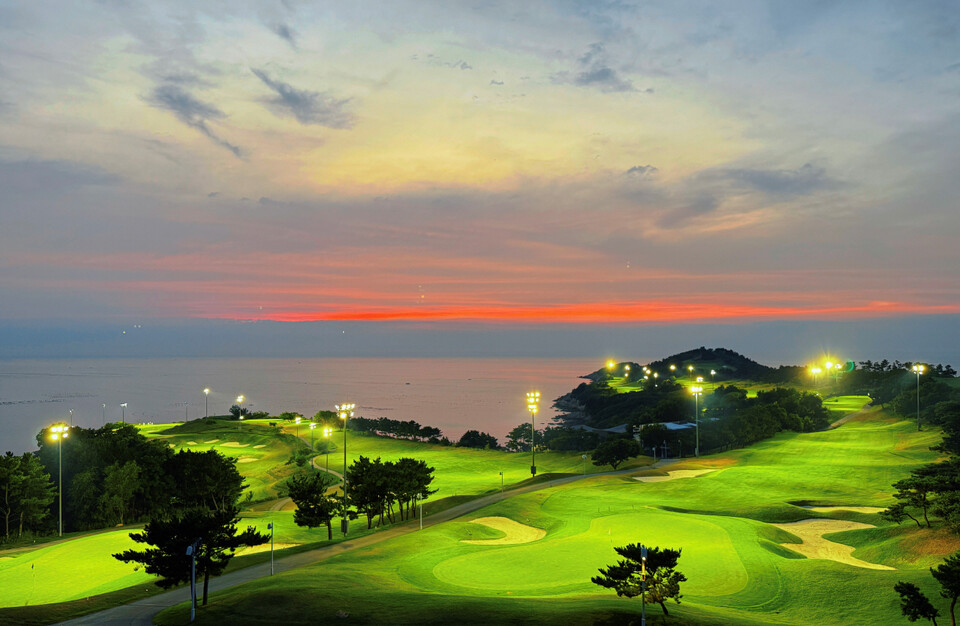 아시아나 웨이하이CC 야경. /금호리조트 제공